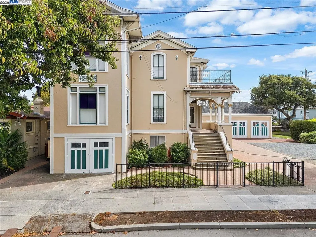 Alameda CA, 1606 Morton Street
