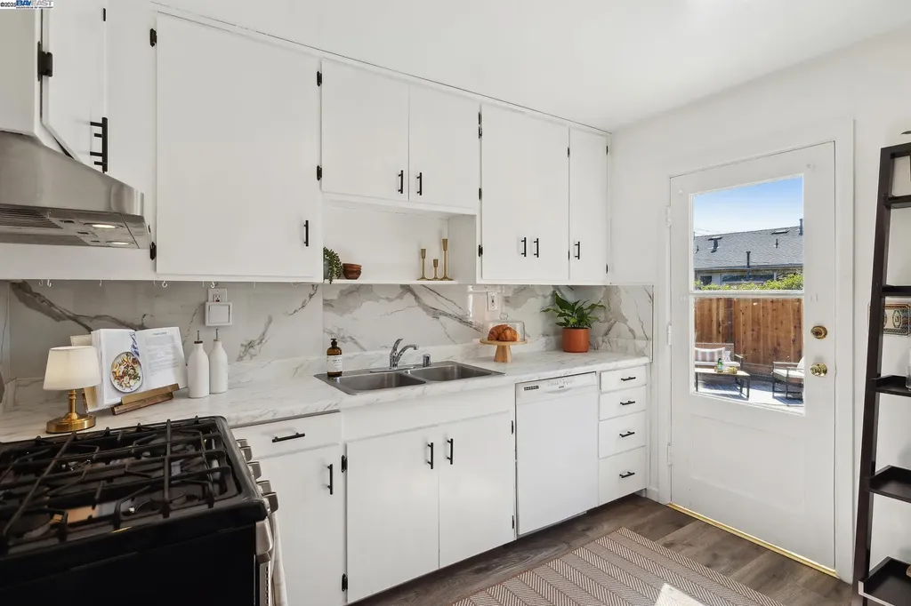 108 Cypress Street Alameda CA 94501