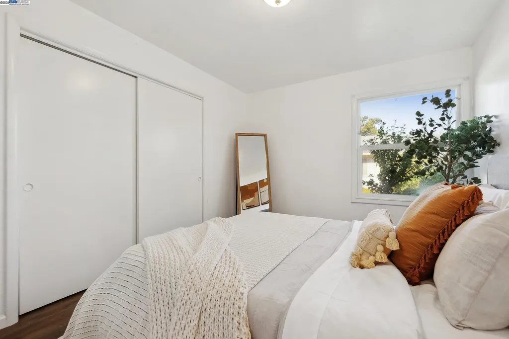 108 Cypress Street Alameda CA 94501