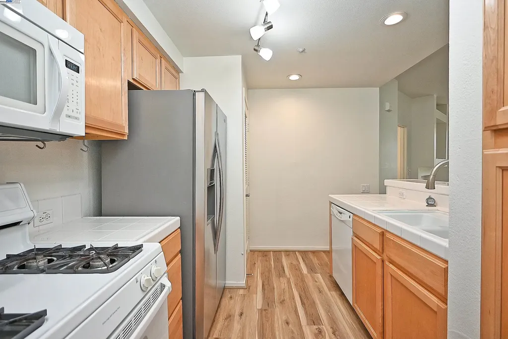 280 Caldecott Lane Oakland CA 94618