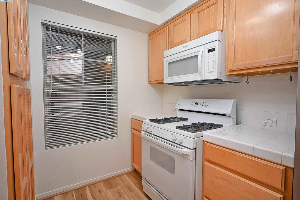 280 Caldecott Lane Oakland CA 94618