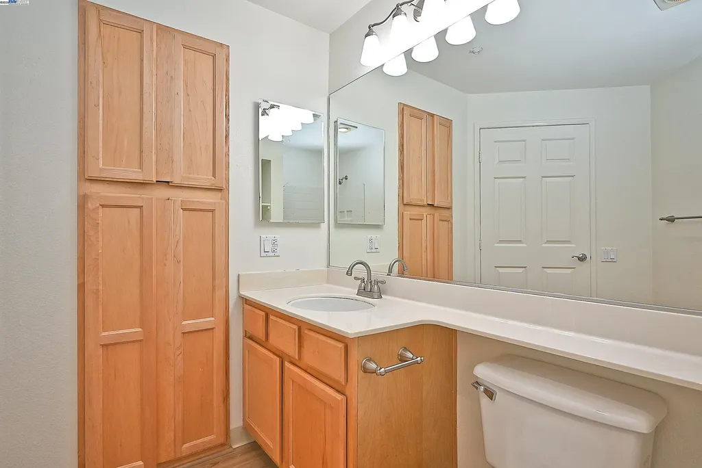 280 Caldecott Lane Oakland CA 94618