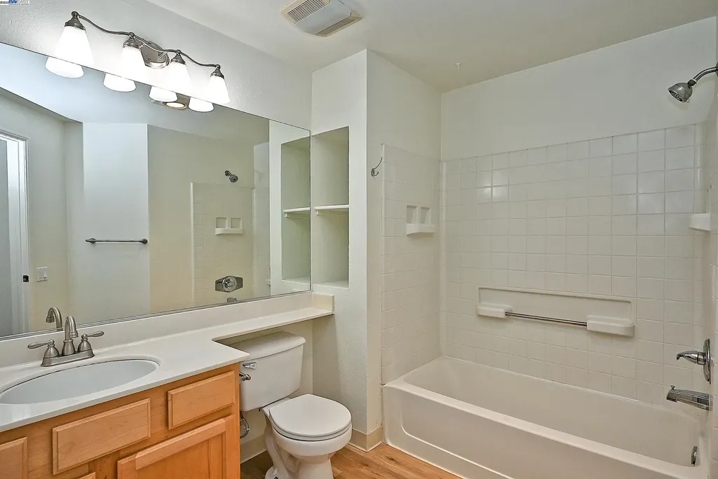 280 Caldecott Lane Oakland CA 94618