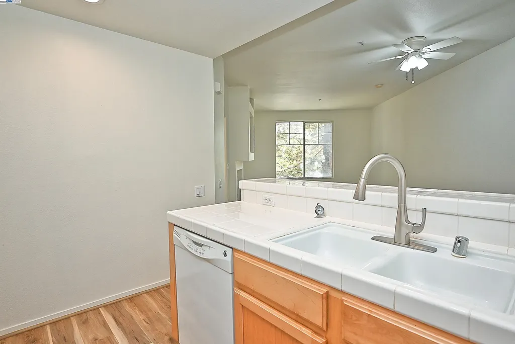 280 Caldecott Lane Oakland CA 94618