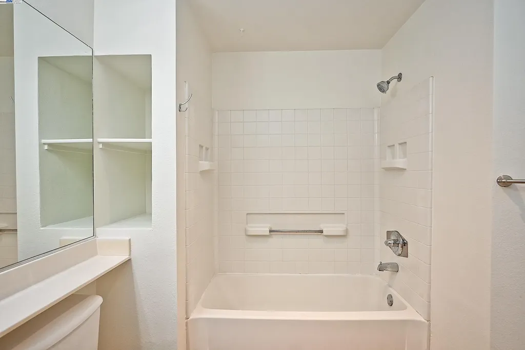280 Caldecott Lane Oakland CA 94618