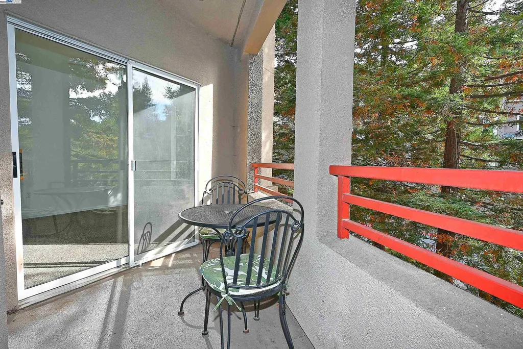 280 Caldecott Lane Oakland CA 94618