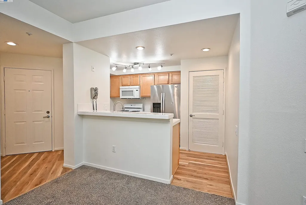 280 Caldecott Lane Oakland CA 94618