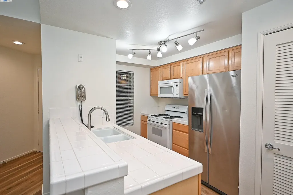 280 Caldecott Lane Oakland CA 94618