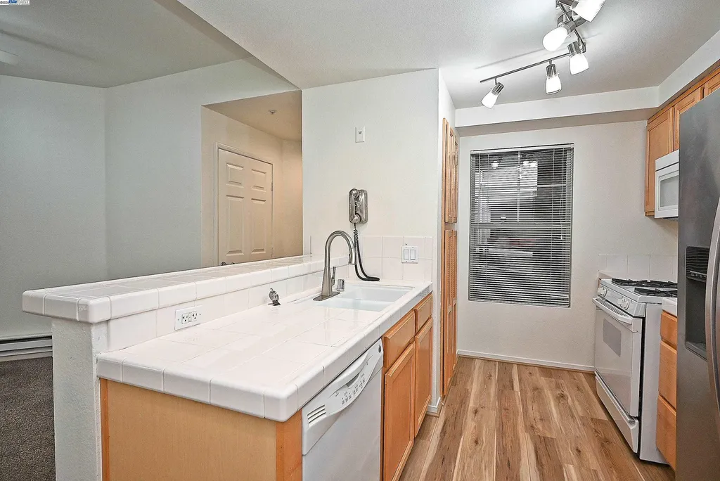 280 Caldecott Lane Oakland CA 94618