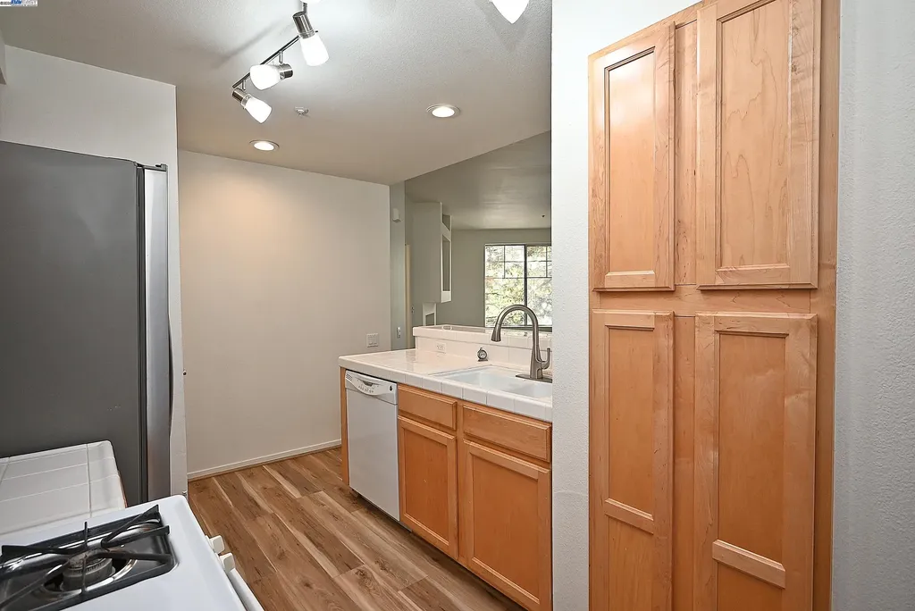 280 Caldecott Lane Oakland CA 94618