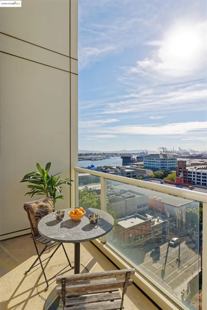 222 Broadway Oakland CA 94607