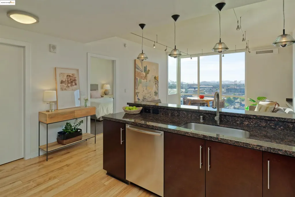222 Broadway Oakland CA 94607
