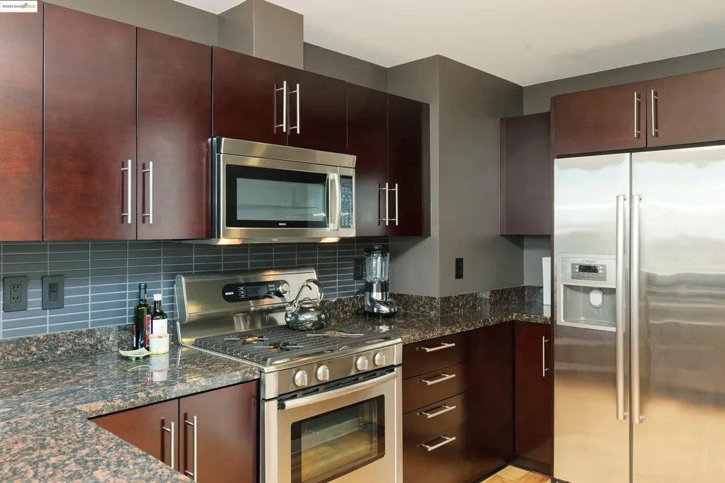 222 Broadway Oakland CA 94607