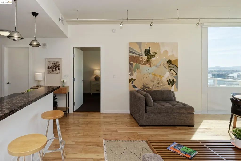 222 Broadway Oakland CA 94607