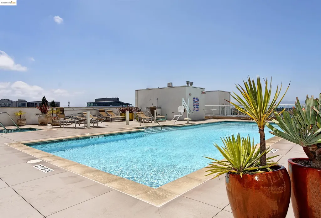 222 Broadway Oakland CA 94607