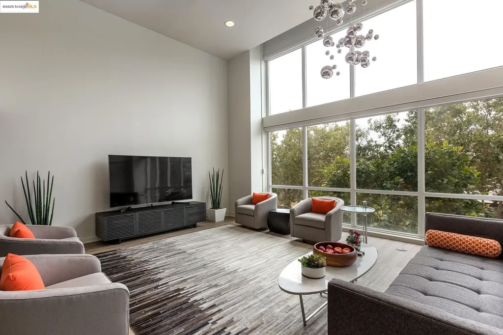 222 Broadway Oakland CA 94607