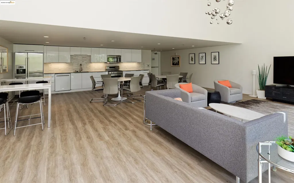 222 Broadway Oakland CA 94607
