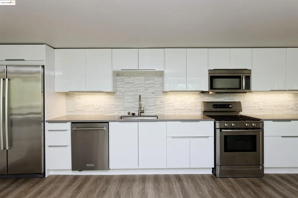 222 Broadway Oakland CA 94607