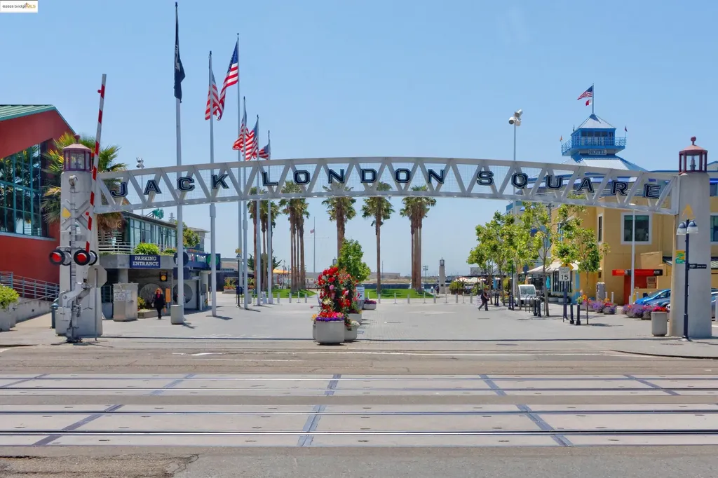 222 Broadway Oakland CA 94607