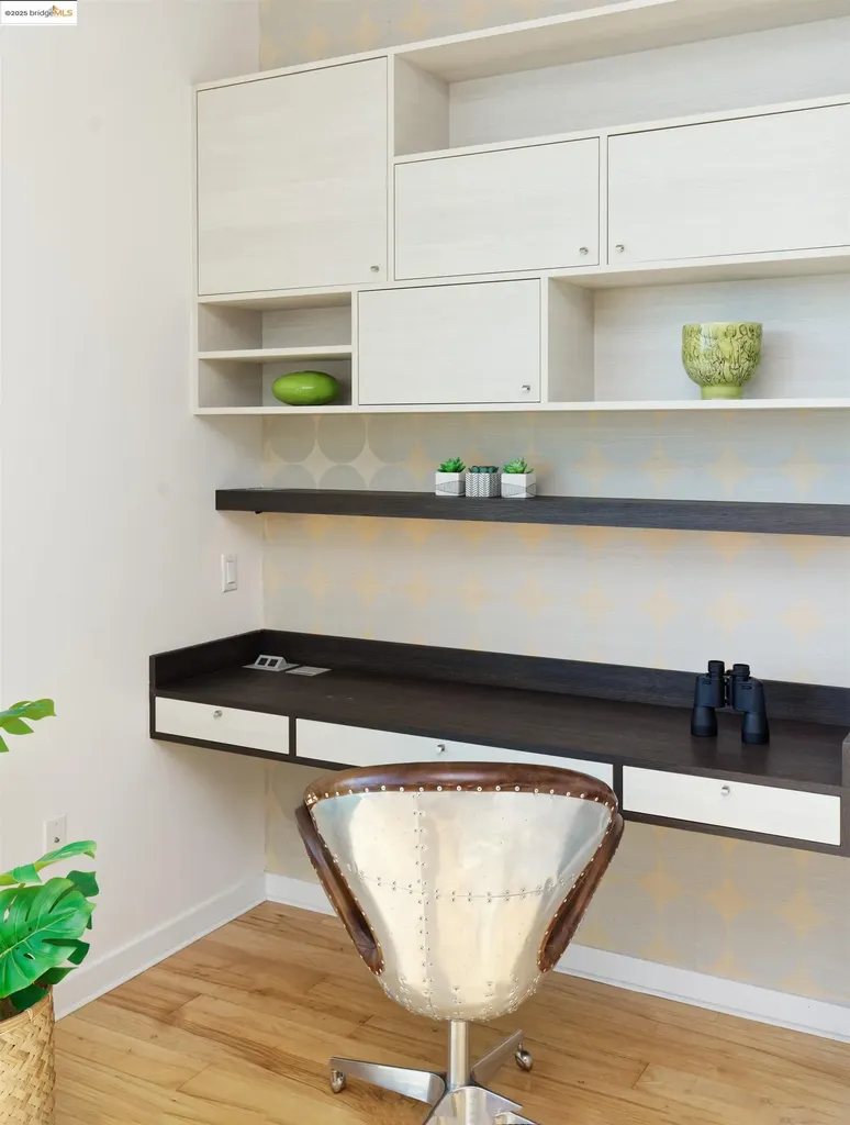 222 Broadway Oakland CA 94607