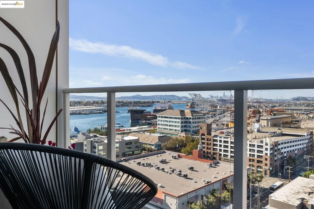 222 Broadway Oakland CA 94607