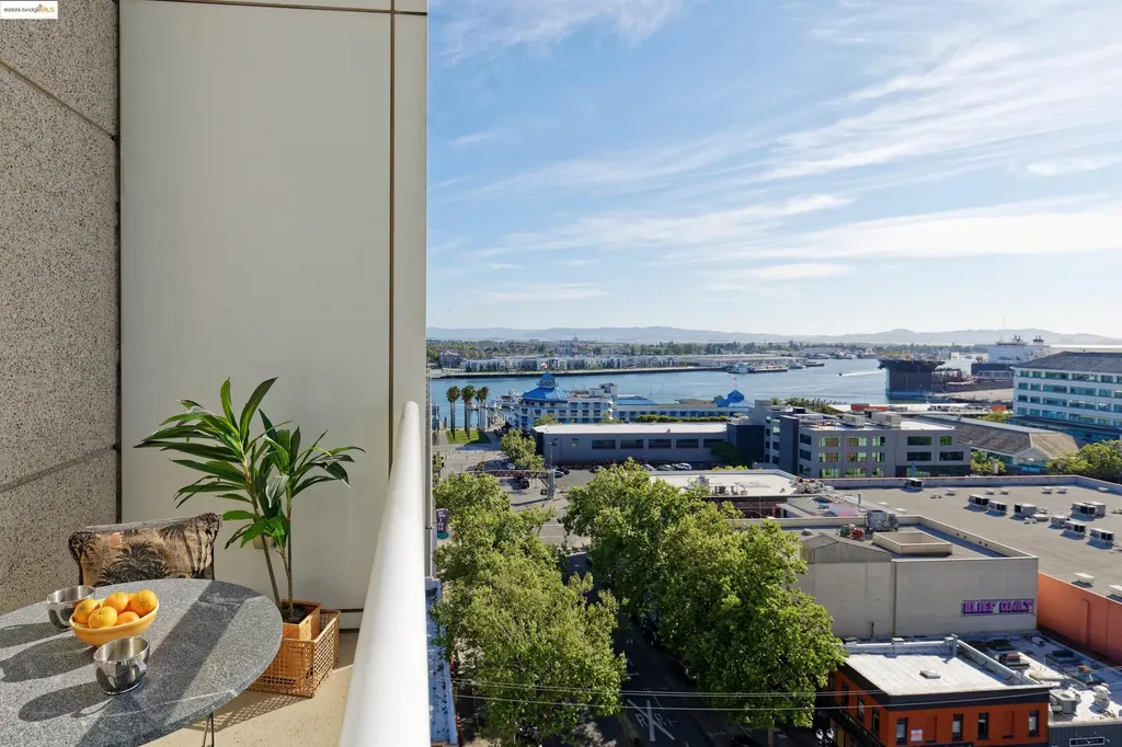 222 Broadway Oakland CA 94607