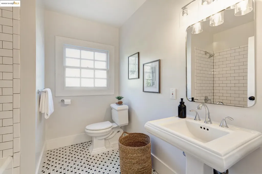 495 Jean Street Oakland CA 94610