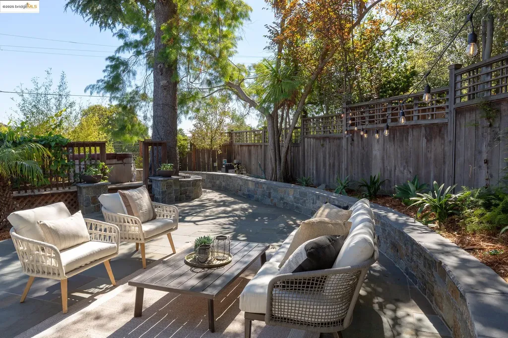 495 Jean Street Oakland CA 94610