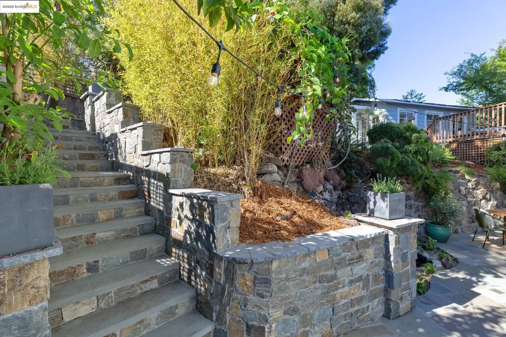 495 Jean Street Oakland CA 94610