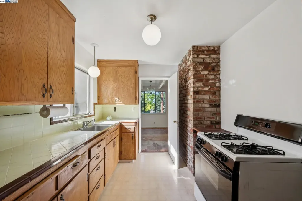 1098 Euclid Avenue Berkeley CA 94708