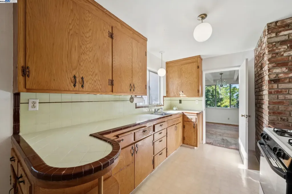 1098 Euclid Avenue Berkeley CA 94708