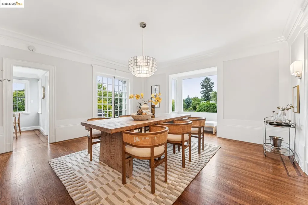 2058 Oakland Avenue Piedmont CA 94611