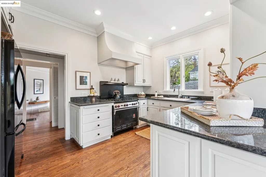 2058 Oakland Avenue Piedmont CA 94611