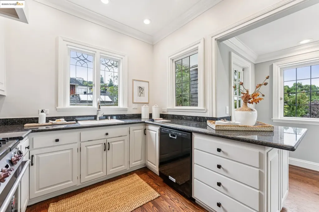 2058 Oakland Avenue Piedmont CA 94611