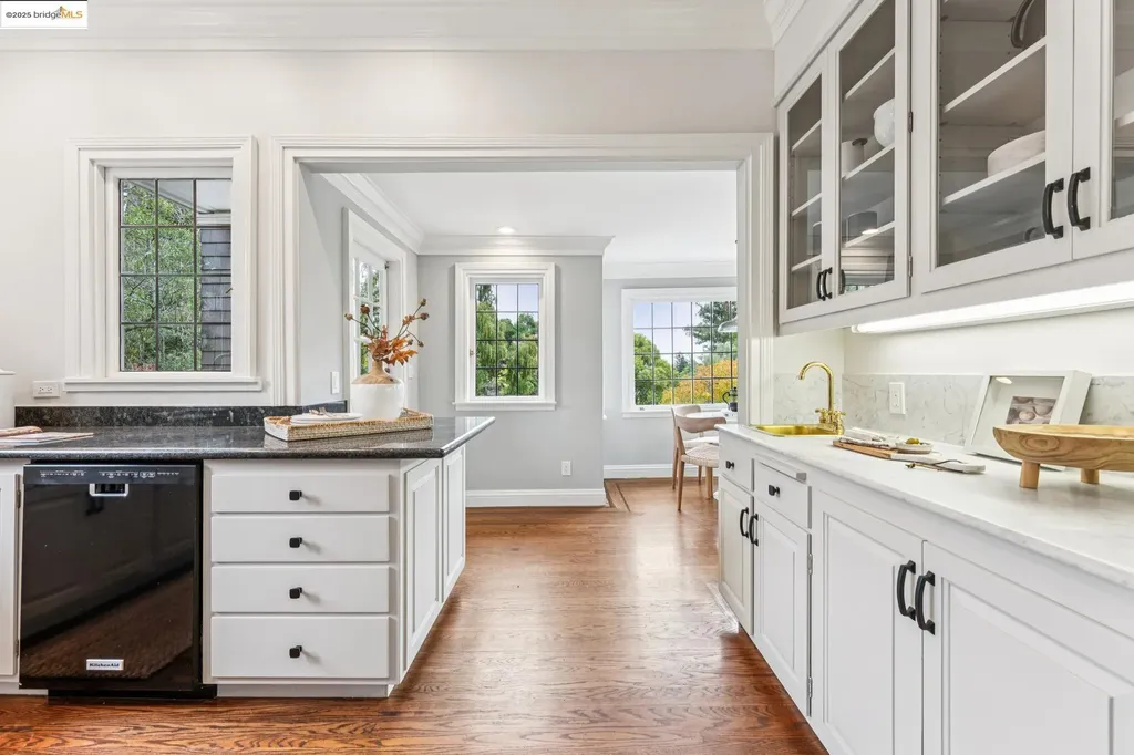2058 Oakland Avenue Piedmont CA 94611