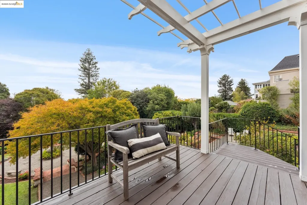 2058 Oakland Avenue Piedmont CA 94611