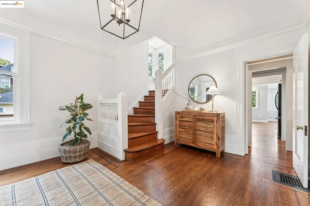 2058 Oakland Avenue Piedmont CA 94611