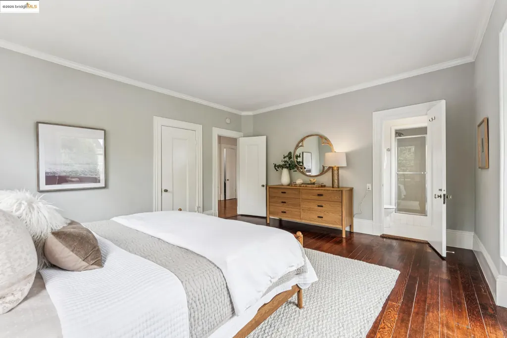 2058 Oakland Avenue Piedmont CA 94611