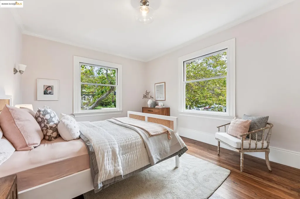 2058 Oakland Avenue Piedmont CA 94611