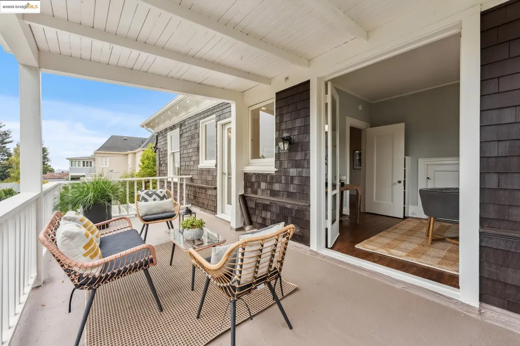 2058 Oakland Avenue Piedmont CA 94611
