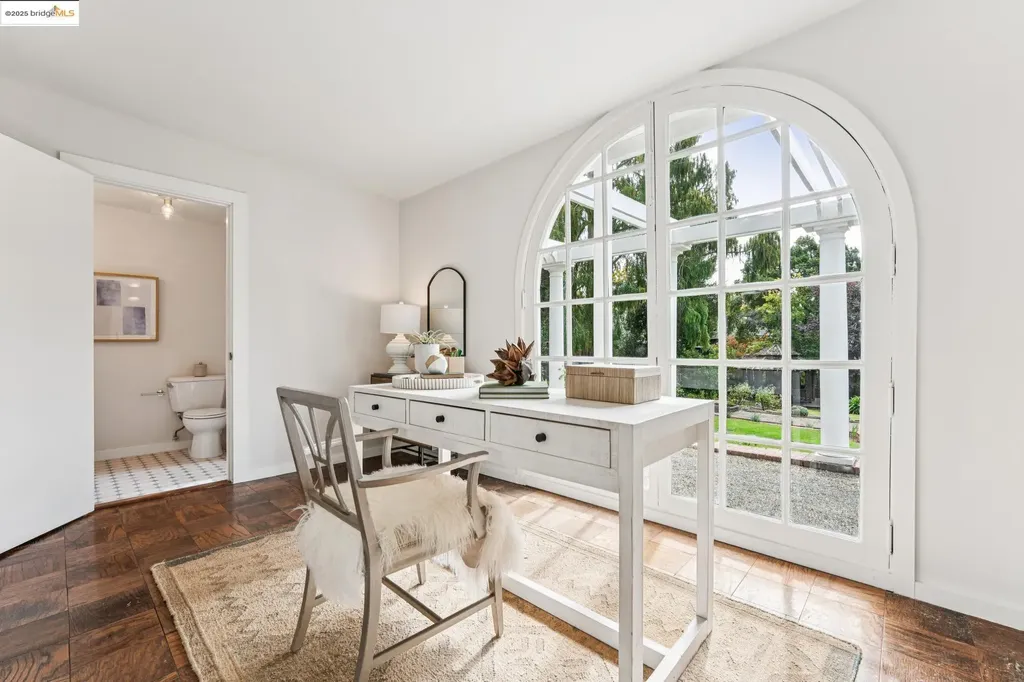 2058 Oakland Avenue Piedmont CA 94611