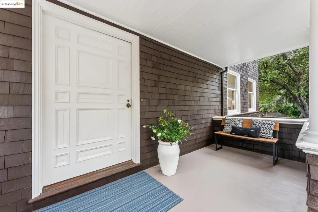 2058 Oakland Avenue Piedmont CA 94611