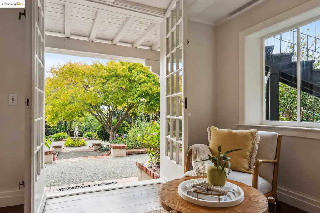 2058 Oakland Avenue Piedmont CA 94611