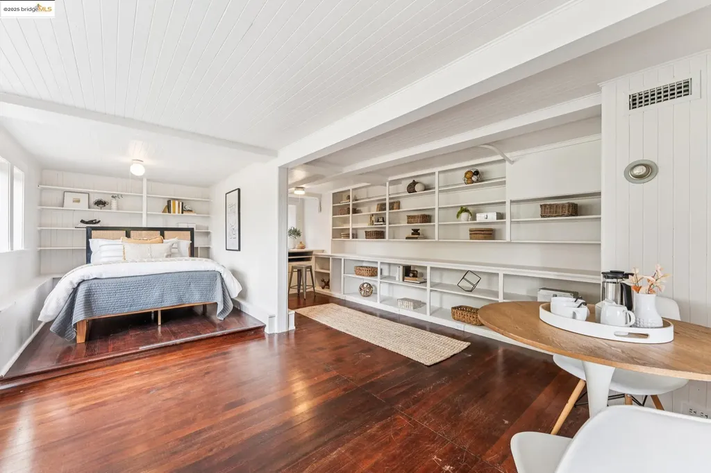 2058 Oakland Avenue Piedmont CA 94611