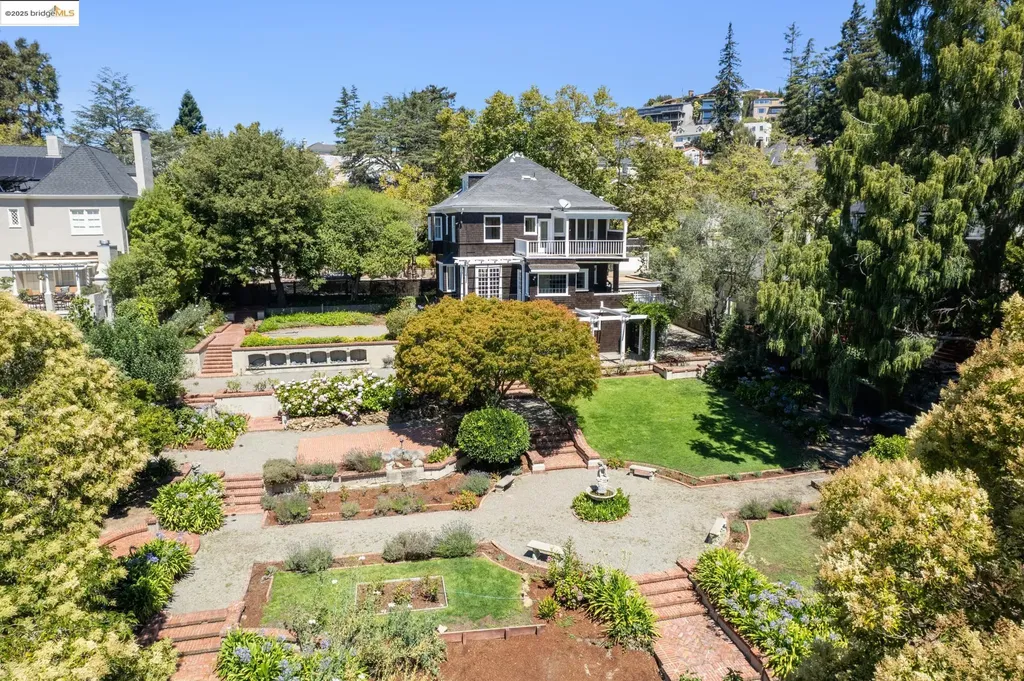 2058 Oakland Avenue Piedmont CA 94611