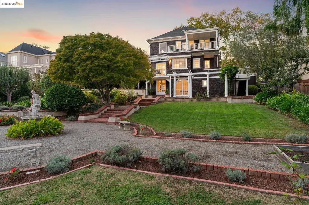 2058 Oakland Avenue Piedmont CA 94611