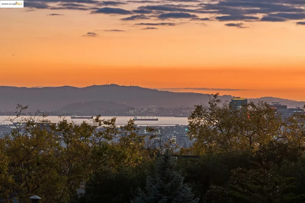 2058 Oakland Avenue Piedmont CA 94611