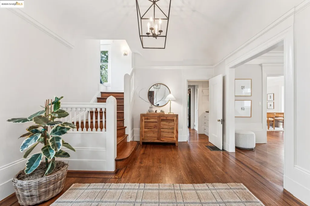 2058 Oakland Avenue Piedmont CA 94611