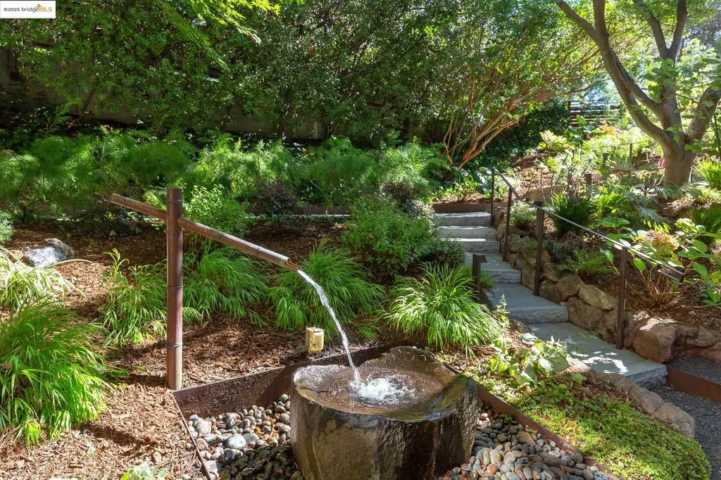 Piedmont CA, 369 Hampton Road