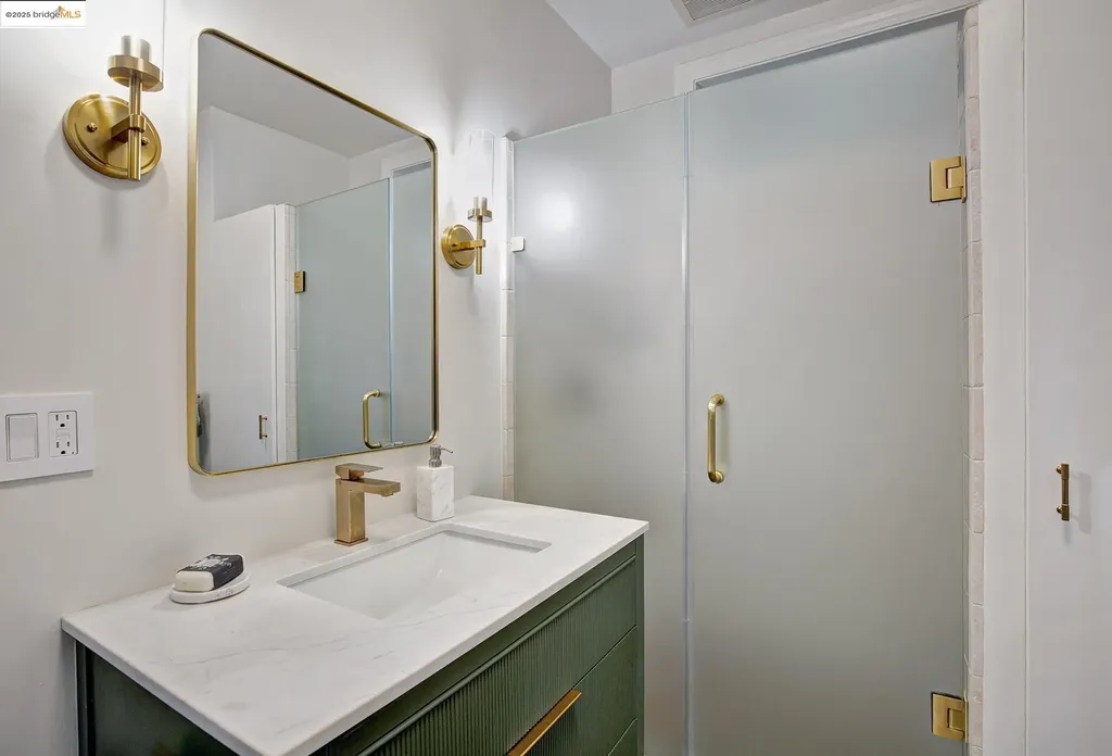 369 Hampton Road Piedmont CA 94611